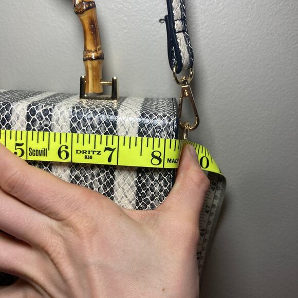 MMS Faux Snake Print Rigid‎ Mini Purse/Crossbody Statement Bag Black/White Wood - Picture 4 of 12